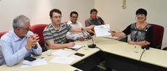 Entrega de relatorio de Avaliação do Plano Municipal de Edecação/PME de Porto Alegre.