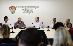 Reunião de abertura da CEFOR. Vereadores Valter Nagelstein, Presidente Reginaldo Pujol, Idenir Cecchim, Airto Ferronato e João Carlos Nedel.