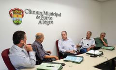 Reunião de abertura da CEFOR. Vereadores Valter Nagelstein, Presidente Reginaldo Pujol, Idenir Cecchim, Airto Ferronato e João Carlos Nedel.