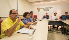 Reunião para tratar da realização do carnaval o ficial e carnaval de rua de Porto Alegre. Ao microfone, Giovani Tubino, Adjunto da Secretaria Municipal de Cultura.
