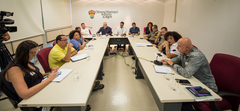 Reunião para tratar da realização do carnaval o ficial e carnaval de rua de Porto Alegre. Ao microfone, Giovani Tubino, Adjunto da Secretaria Municipal de Cultura.