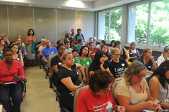 Reunião sobre posse dos diretores das escolas municipais e rotina escolar.