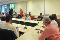 Reunião sobre posse dos diretores das escolas municipais e rotina escolar.