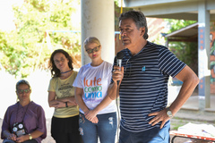 Visita à EMEF Neuza Goulart Brizola. Ao microfone, vereador Cassiá Carpes.
