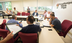 Reunião Ordinária da CCJ para prolatação de pareceres e discussões diversas. Presentes, da esquerda: Márcio Bins Ely, Cláudio Janta, Adeli Sell, Cássio Trogildo, Pablo Mendes Ribeiro, Ricardo Gomes, Mauro Pinheiro e Professor Tovi.