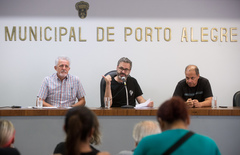 Comissão toma conhecimento do projeto desenvolvido pelo EMAV/UFRGS para comunidade Mato Sampaio, na Bom Jesus e ciência do Novo Mapa para compor o projeto PLCL 022/19 – PROC 0442/19 que “Declara como Área Especial de Interesse Social I – AEIS I – a área que especifica, localizada na Vila Mato Sampaio, criando nova Subunidade e alterando os limites das Subunidades adjacentes". Com a fala, o vereador Roberto Robaina.
