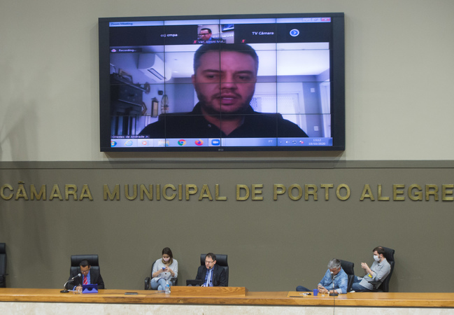 Reunião Extraordinária da Comissão Processante. Na tela, testemunha de defesa, jornalista Orestes de Andrade Júnior.