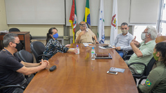Enxadristas se reuniram com Pujol (ponta da mesa) no Salão Nobre