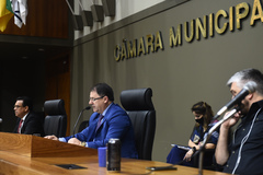 Vereadores, liderados por Sossmeier (centro), estiveram reunidos nesta sexta-feira