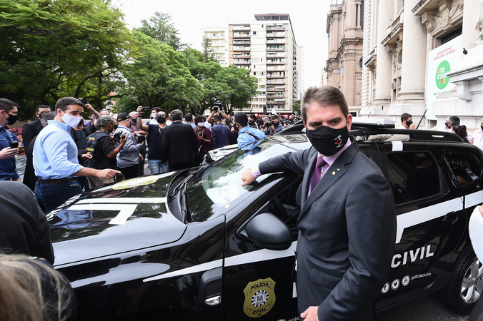 Presidente Márcio Bins Ely participa de cerimônia de entrega de viaturas para a Polícia Civil.