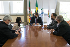 Vereadores e visitantes discutiram aplicação de lei