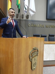 Iniciativa do vereador visa oferecer maior segurança às pessoas que se deslocam de ônibus.