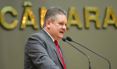 Ranolfo Vieira Júnior na tribuna da Câmara Municipal de Porto Alegre