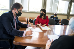 Bins Ely e Fernanda Jardim, durante reunião no gabinete da presidência da Câmara