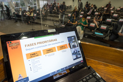 Secretário apresentou planejamento para a vacinação. Vereadores estiveram no Auditório Ana Terra e também por conexão on-line
