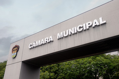 Pórtico da Câmara Municipal de Porto Alegre. Fachada. Palácio Aloísio Filho.