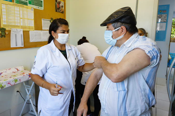 Vacinação contra a Covid-19  em Porto Alegre. Pandemia. Saúde. SUS.
