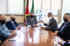 Bins Ely recebeu proposta das mãos de Melo