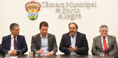 Marchezan e Paim (entre Trogildo e Villela) prometeram diálogo com os vereadores