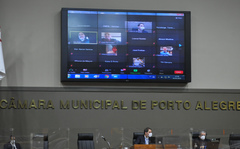 Sessões híbridas, com participação remota de parlamentares, foram implantadas durante a pandemia de Covid