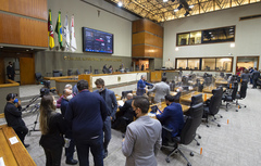 Sessão ordinária teve formato híbrido, com parte dos vereadores em plenário e outra parcela participando de forma virtual