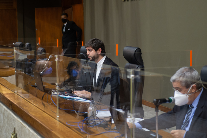 Sessão ordinária híbrida. Na foto, vereador Felipe Camozzato na reunião conjunta das comissões