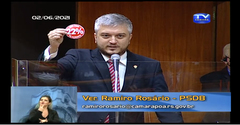 Ramiro Rosário: “Esse é o adesivo da esquerda de Porto Alegre, pois quando mobilizam forças contra a reforma da previdência, vocês estão defendendo os 22% de alíquota. Usem com orgulho porque é isso que vocês defendem”