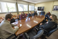 Bins Ely (e) conversou com grupo de professores sobre prorrogação dos contratos temporários