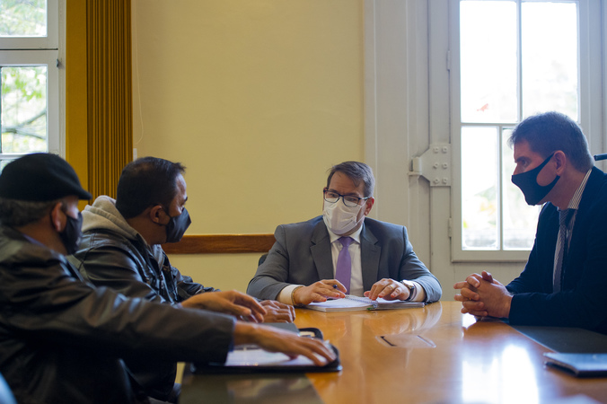 Presidente Márcio Bins Ely reune-se com Diretor do DMAE, Alexandre Garcia, para falar sobre fornecimento de água a comunidades.