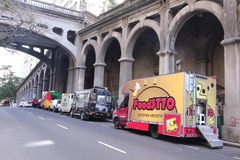 Foram beneficiados comerciantes ambulantes em geral, food trucks (foto) e similares, comerciantes do Centro Popular de Compras (Pop Center), bancas de jornal e revistas, feiras livres e briques (Foto: Joel Vargas / PMPA)