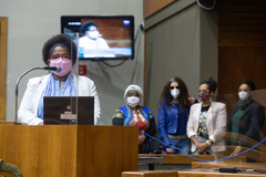 Vereadora Reginete Bispo (PT) na tribuna