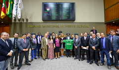Moção foi proposta por Tarciso (com a camisa da Chape)