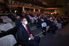 Bins Ely prestigiou cerimônia realizada na PUC