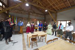 Presidente Márcio Bins ELy recebe a Chama Crioula de cavalarianos do MTG juntamente a vereadores e autoridades e visitam exposição alusiva ao bicentenário do nascimento de Anita Garibaldi.