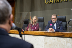 Secretário Léo Voigt (D) e Cátia Lara Martins (E) apresentaram estratégia para enfrentamento à situação de rua