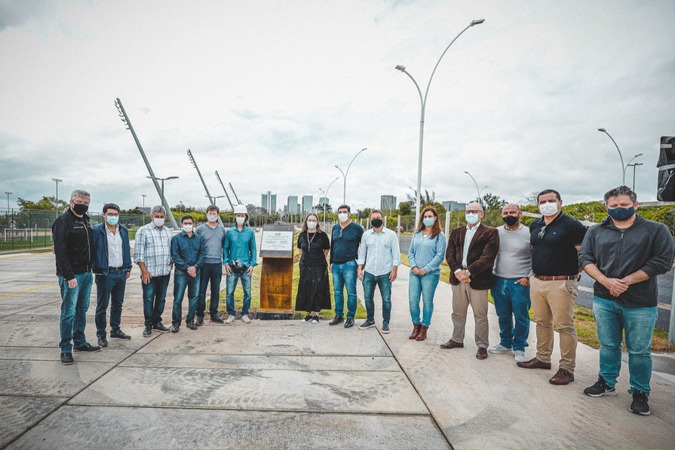 Ramiro Rosário no descerramento da placa em homenagem a Jaime Lerner é instalada no trecho 3 da Orla do Guaíba