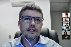 Reunião para abordar sobre conscientização sobre as doenças reumáticas. Na foto, o Chefe do Serviço de Reumatologia do Hospital de Clínicas, Odirlei Monticielo.
