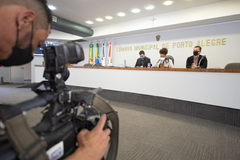 PAUTA: O Preço do Lixo – Multas aos recicladores autônomos de baixa renda

CONVIDADOS: Representante do Gabinete do Prefeito; Secretário Léo Voigt, ou representante da Secretaria Municipal do Desenvolvimento Social e Esporte; Diretor-Geral Paulo Marques dos Reis, ou representante do DMLU; Sr. Venâncio Francisco de Castro – Trabalhador autônimo de reciclagem
