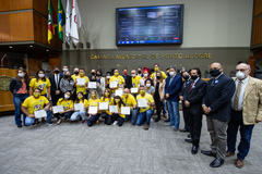 Instituto e Seleção do Bem foram homenageados nesta segunda