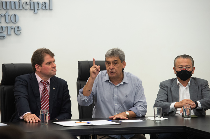 Câmara e prefeito Sebastião Melo realizam ato de assinatura do decreto que estabelece regras de convivência para o bairro Moinhos de Vento.