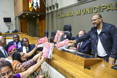 Tata Edson (d) lembrou do "holocausto da escravidão"