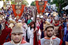 Vereador Aldacir Oliboni (PT) interpreta Jesus na procissão