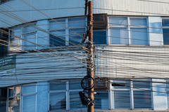 Centro de Porto Alegre. Cidade. Fiação elétrica. Fios. Poste.