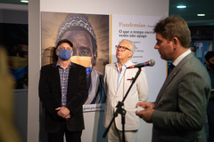 Presidente Márcio Bins Ely participa da abertura da exposição Pandemias, de Luiz Coronel e Eurico Sales.