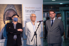 Presidente Márcio Bins Ely participa da abertura da exposição Pandemias, de Luiz Coronel e Eurico Sales.