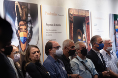 Presidente Márcio Bins Ely participa da abertura da exposição Pandemias, de Luiz Coronel e Eurico Sales.