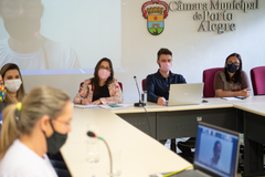 Abordagem sobre os problemas com transporte das crianças especiais; apresentação da ideia de criação de um Centro de Referência em Autismo. Vereadores Psicóloga Tanise Sabino, Jessé Sangalli e Cláudia Araújo.