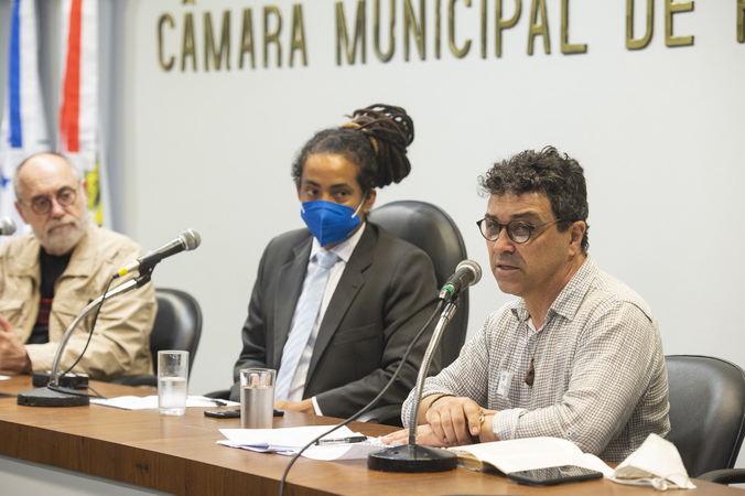 Sessão Solene em homenagem ao centenário de Paulo Freire, dos vereadores Matheus Gomes e Pedro Ruas. Na foto, professor Marco Mello
