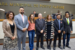 Compõem a Mesa Diretora 2022 (a partir da esq): Comandante Nádia, Alexandre Bobadra, Mari Pimentel, Idenir Cecchim, Mônica Leal, Giovane Byl e Matheus Gomes