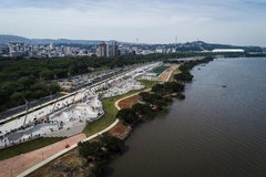 O trecho 3 da orla, com equipamentos esportivos, fica situado entre a Foz do Arroio Dilúvio e o Parque Gigante